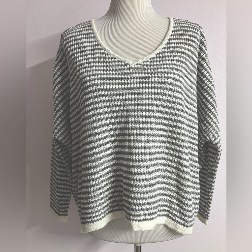 Altar’d State Women’s Pullover V Neck Loose Fit Sweater, Small, Gray/Cream White